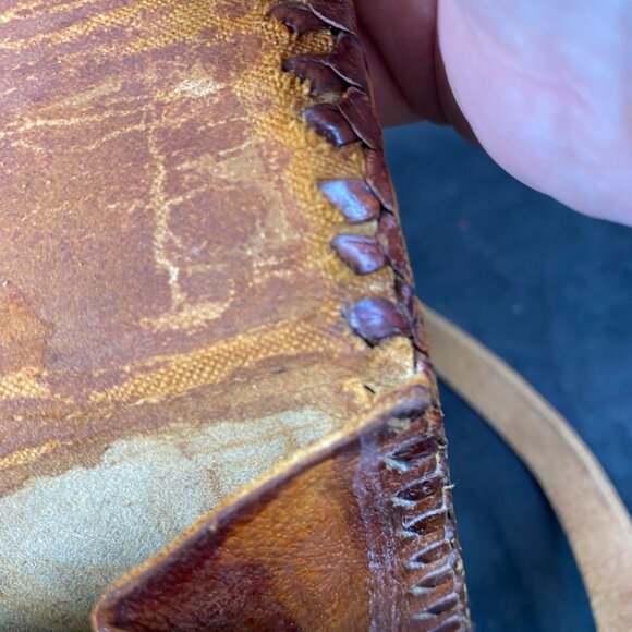 Vintage Hand Tooled, Mexican Leather Purse in Fair Condition, Priced to Sell, - Picture 12 of 12